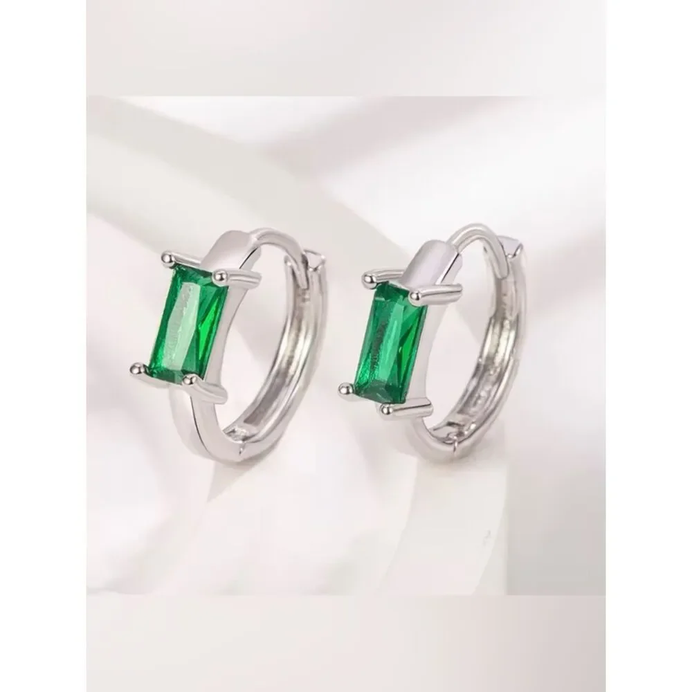 The Very Dainty emerald huggie earrings in 925 silver
